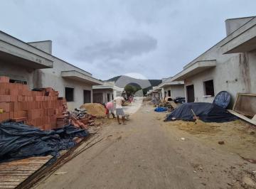 58ced2b824d56858328824c9045f545060e3cf43 · Casa com 2 dormitórios à venda, 64 m² por R$ 420.000,00 - Rincão Mimoso (Itaipuaçu) - Maricá/RJ