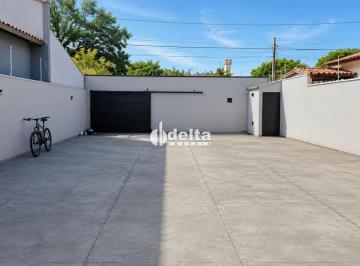 Casa · 300m² · 3 Quartos · 8 Vagas · Casa residencial com 3 quartos sendo 1 suíte disponível para venda no bairro Custódio Pereira em Ube