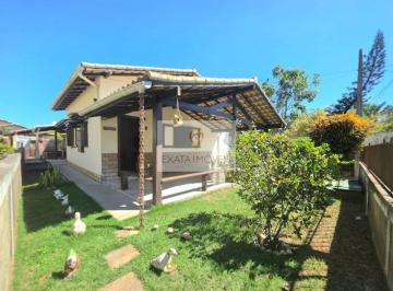 2796dcafdd1019bb3e3b185738a759358752d87c · Casa linear 2 quartos, perto do Centro, Rio das Ostras/RJ