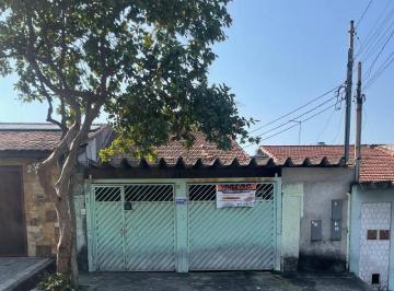 Apartamento · 3 Quartos · Casa térrea e 2 sobrados nos fundos para renda