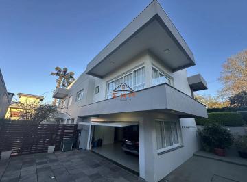 Casa · 308m² · 4 Quartos · 2 Vagas · Casa com Piscina e 4 Dormitórios no Imigrante Farroupilha