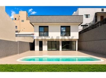 Casa · 257m² · 3 Quartos · 4 Vagas · Casa Nova de Alto Padrão com Piscina no Boqueirão – 3 Suítes | 256 m²