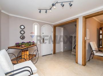 Casa · 275m² · 4 Quartos · 4 Vagas · Sobrado com 275 m² com 4 quartos, sendo 2 suítes, e até 4 vagas de garagem no bairro Jardim das Amér