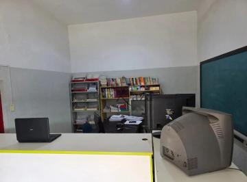 Comercial · 92m² · 3 Quartos · 2 Vagas · Casa Sobreloja - Parque Industrial - 3 Dormitórios - 92m².