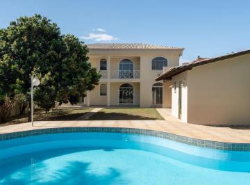 Casa · 429m² · 5 Quartos · 4 Vagas · A diplomacia mudou de endereço. A elegância dos gestos ficou.
