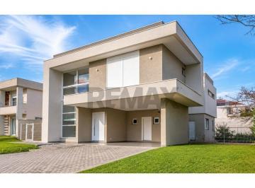 Casa · 348m² · 4 Quartos · 6 Vagas · Casa de Alto Padrão com 4 Quartos e Esquadrias Weiku no Alphaville Graciosa
