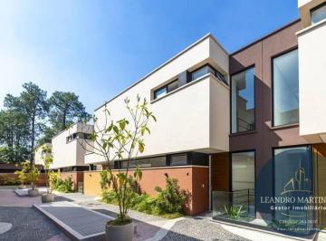 Casa · 390m² · 4 Quartos · 4 Vagas · Casa em Jardim Cordeiro, São Paulo/SP de 390m² 4 quartos à venda por R$ 4.500.000,00