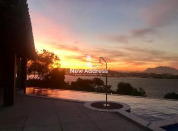 Casa · 421m² · 4 Quartos · 5 Vagas · Casa em Praia da Costa, Vila Velha/ES de 421m² 4 quartos à venda por R$ 3.900.000,00