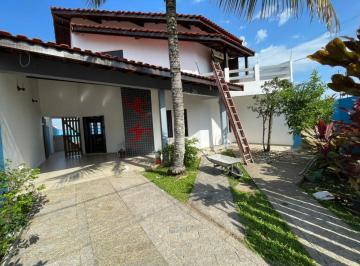 Casa de 3 quartos, Itanhaém · Casa à 50m do mar com 3 quartos e piscina em Itanhaém.