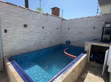 Casa de 2 quartos, Itanhaém · Casa com piscina e área gourmet em Itanhaém.