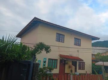 Casa en Venda de 4 quartos Barra da Lagoa · Vendem-se 2 casas