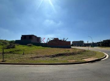 Foto 01 · Comprar/vendo: Terrenos à venda com 332,60m², esquina, excelente topografia no condomínio Villaggio