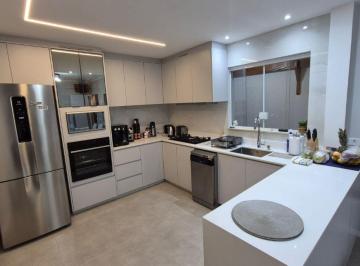 Casa de 3 quartos, Itapecerica da Serra · Casa à venda em Itapecerica da Serra - 215 m² com 3 dormitórios, churrasqueira e 2 vagas de garagem