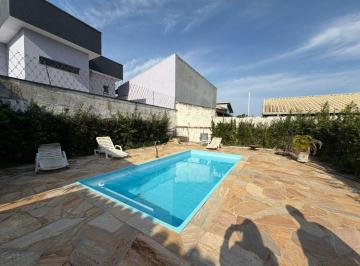 Casa de 4 quartos, Peruíbe · Casa à 100m do mar com 4 quartos e piscina em Peruíbe.