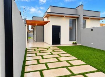 Casa de 2 quartos, Itanhaém · Casa com piscina e área gourmet em Itanhaém.