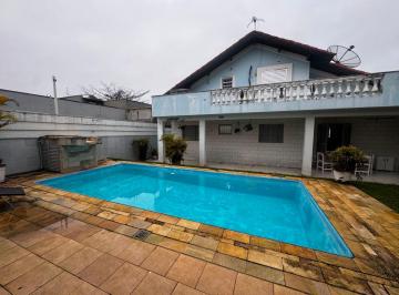 Casa de 6 quartos, Itanhaém · Casa com 6 quartos e piscina em Itanhaém.