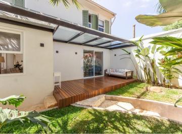 Casa · 280m² · 3 Quartos · 2 Vagas · Casa totalmente reformada com 3 Quartos e 4 banheiros à Venda, 280 m² por R$ 3.300.000