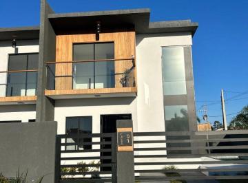 Casa de 3 quartos, Imbituba · Sobrado para venda possui 107 metros quadrados com 3 quartos em Campo Duna – Garopaba – SC