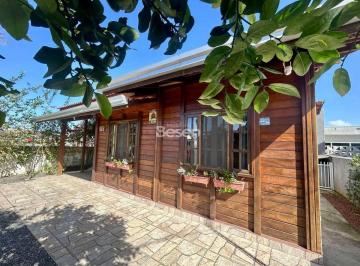 Casa · 3 Quartos · CASA DE MADEIRA COM PISCINA E AMPLO TERRENO EM ITAPOÁ!