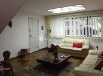 Casa · 256m² · 3 Quartos · 2 Vagas · .