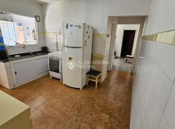 Casa · 93m² · 3 Quartos · 4 Vagas · Casa à venda com 3 dormitórios, sala, cozinha, 1 banheiro e 4 vagas de garagem. O imóvel possui corr