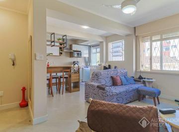 Apartamento · 69m² · 2 Quartos · Apartamento 2 dormitórios reformado e atualizado no coração do Menino Deus.