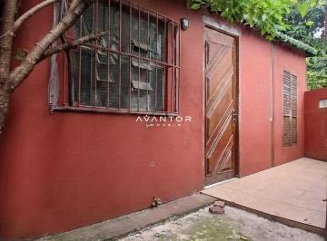 Casa · 58m² · 1 Quarto · Casa Central de 1 dormitório, sala de estar,  banheiro social, cozinha, área de