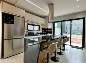 Casa · 205m² · 3 Quartos · 2 Vagas · Casa de Alto Padrão mobiliada nos Ingleses: Viva o Sonho em Florianópolis!