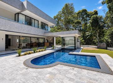 Casa · 437m² · 4 Quartos · 4 Vagas · Casa com 4 quartos em Quebra Frascos, Teresópolis