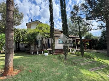 Casa · 343m² · 3 Quartos · 6 Vagas · Sobrado lindo, um recanto no Condomínio Portal do Sabiá Araçoiaba da Serra
