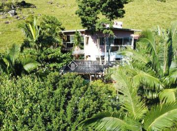 Casa · 130m² · 5 Quartos · Casa com Piscina e 5 Quartos Cercada pela Natureza no Siriú, Garopaba, SC