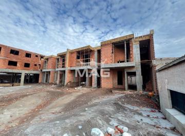 1347_i2n76_13476a9f343a86025.jpg · Sobrado em Condomínio em Pinhais