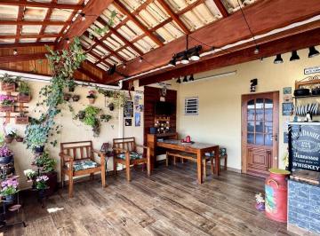 Casa · 100m² · 2 Quartos · 2 Vagas · Sobrado com 2 Suítes, Espaço Gourmet e 2 Vagas – 100m²