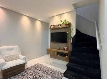 Casa · 117m² · 2 Quartos · 2 Vagas · Sobrado à venda na Vila Gustavo com 2 vagas e próximo ao metrô