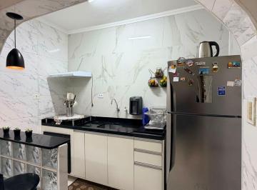 Casa · 75m² · 2 Quartos · 2 Vagas · Sobrado com 2 Dormitórios, Suíte, Varanda e 2 Vagas com Portão Automático