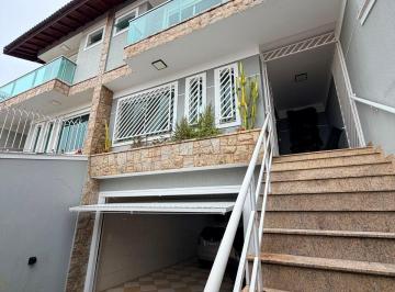 Casa · 230m² · 3 Quartos · 5 Vagas · Sobrado reformado com 3 suítes e 5 vagas próximo ao Metrô Tucuruvi