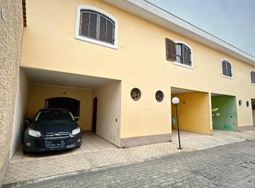 Casa · 99m² · 3 Quartos · 2 Vagas · Casa em condomínio fechado com 3 dormitórios e 2 vagas – Rua Criciúma