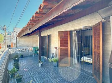 Casa · 236m² · 4 Quartos · 2 Vagas · Sobrado com 2 Casas no Mesmo Terreno e 4 Quartos – Amplo e Versátil