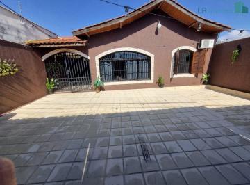 Casa · 250m² · 3 Quartos · 4 Vagas · Casa Térrea com Piscina e 4 Vagas à Venda em Santa Terezinha – 250m² de Terreno