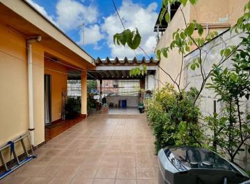 Casa · 175m² · 3 Quartos · 2 Vagas · Sobrado Grande com 3 Dormitórios e 2 Cozinhas – 175m²