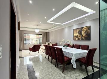 Casa · 363m² · 3 Quartos · 16 Vagas · Sobrado com Terreno Amplo, Jardim, Área Gourmet e Garagem Grande