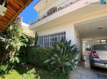 Casa · 250m² · 4 Quartos · 5 Vagas · Sobrado 4 Quartos com Amplo Quintal, Área Gourmet e 6 Vagas
