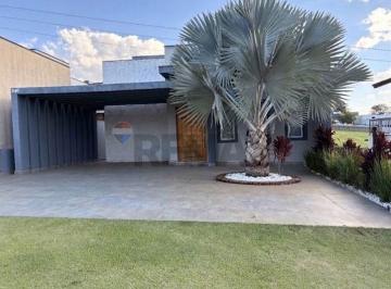 Casa · 270m² · 3 Quartos · 4 Vagas · Casa Mobiliada para locação em condomínio com piscina