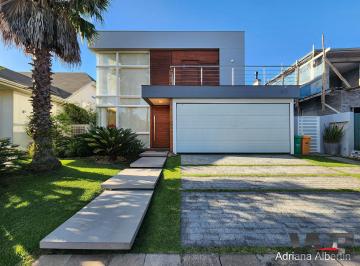 Casa · 301m² · 3 Quartos · 2 Vagas · Ótima casa em condominio fechado