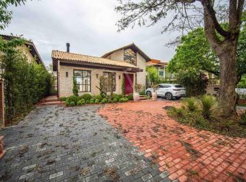 0ea3f22a-4d81-4cc1-9d3b-f9e2a1a43369 · Casa no condomínio Morada dos Pinheiros para venda com 4 quartos, sendo 4 suítes, 329m²
