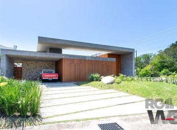 Casa · 389m² · 4 Quartos · 4 Vagas · A Casa Le Mans, uma residência térrea de esquina com 389,48m2 de área coberta