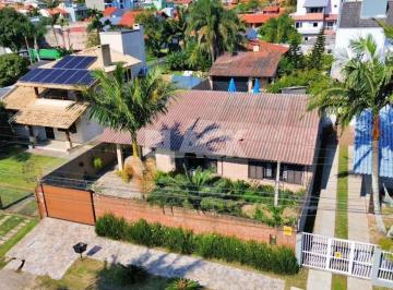 Casa · 240m² · 4 Quartos · 3 Vagas · Casa 4 Quartos entre a Lagoa e o Mar na Praia da Cal em Torres RS