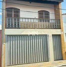 Casa · 198m² · 4 Quartos · 2 Vagas · Casa para Alugar no Centro de Itu/SP.