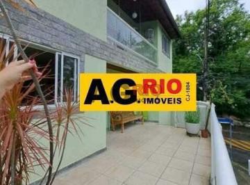 Casa · 224m² · 3 Quartos · 2 Vagas · ÓTIMA CASA NO VALQUEIRE COM 3 QUARTOS