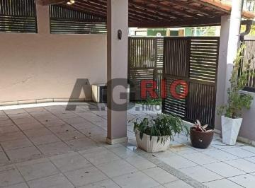 Casa · 175m² · 4 Quartos · 2 Vagas · CASA EM VILA VALQUEIRE À VENDA 4 QUARTOS E UMA SUÍTE